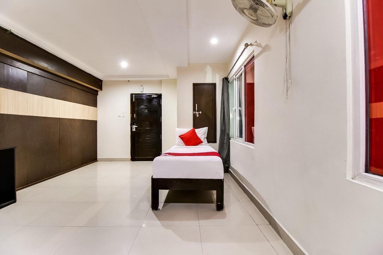 Oyo Flagship 9115 Hotel Udayee International Tirupati Extérieur photo